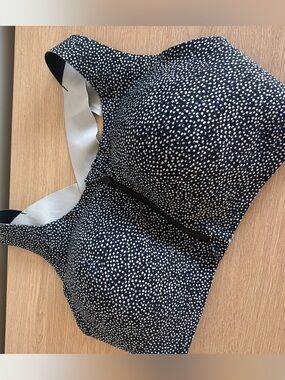 Lululemon Enlite Front-Zip Bra
High Support A–DDD(E) Cups Size 36E Dotted Black